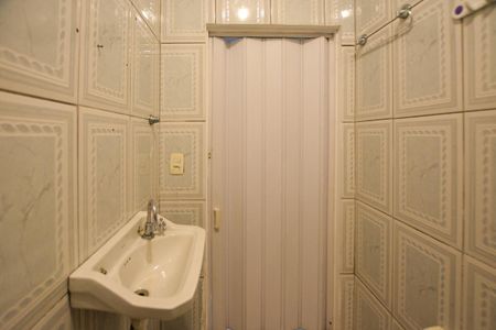 Casa para alugar com 200m², 2 quartos e 2 vagasBanheiro social