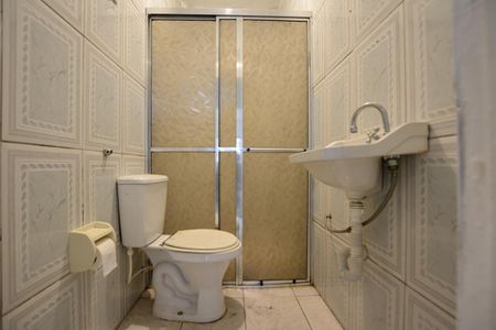 Casa para alugar com 200m², 2 quartos e 2 vagasBanheiro social