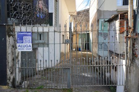Casa para alugar com 200m², 2 quartos e 2 vagasFachada 
