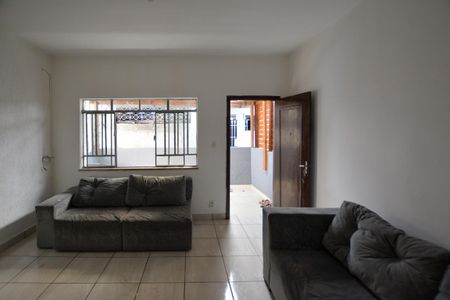 Casa para alugar com 200m², 2 quartos e 2 vagasSala