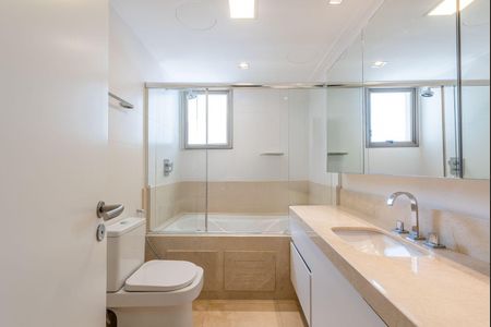 Apartamento para alugar com 189m², 3 quartos e 2 vagas Apartamento para alugar com 189m², 3 quartos e 2 vagasBanheiro 2