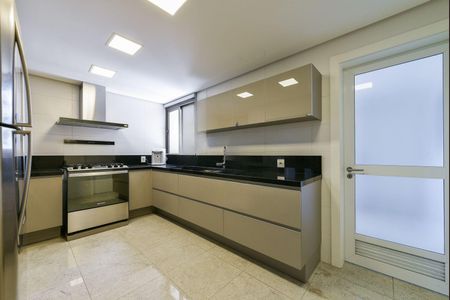 Cozinha de apartamento para alugar com 3 quartos, 189m² em Passo d’Areia, Porto Alegre