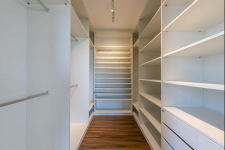 Apartamento para alugar com 189m², 3 quartos e 2 vagas Apartamento para alugar com 189m², 3 quartos e 2 vagasCloset