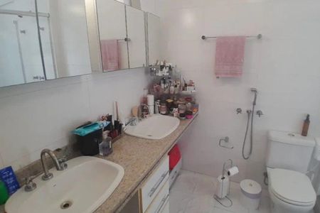 Apartamento para alugar com 206m², 4 quartos e 3 vagasBanheiro