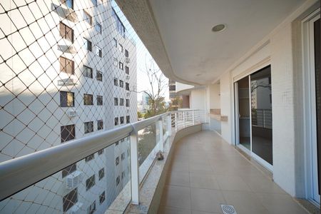 Apartamento para alugar com 206m², 4 quartos e 3 vagasSacada