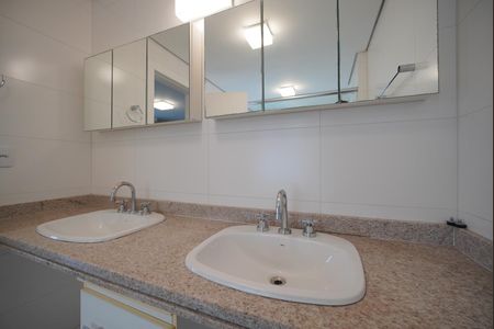 Apartamento para alugar com 206m², 4 quartos e 3 vagasBanheiro da Suíte 3