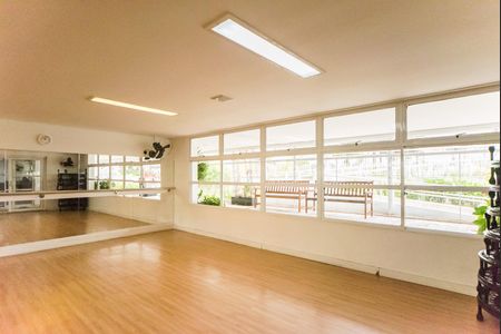 Apartamento à venda com 107m², 2 quartos e 2 vagas Apartamento à venda com 107m², 2 quartos e 2 vagasAcademia