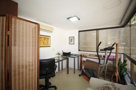 Apartamento à venda com 114m², 2 quartos e 2 vagasEscritório