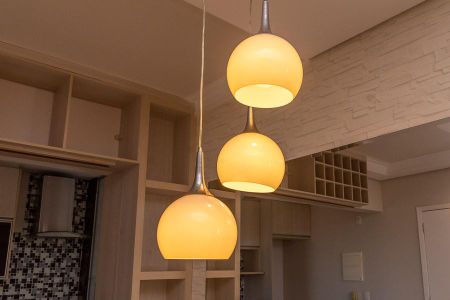 Apartamento para alugar com 69m², 2 quartos e 1 vagaDetalhe Sala-Lustres