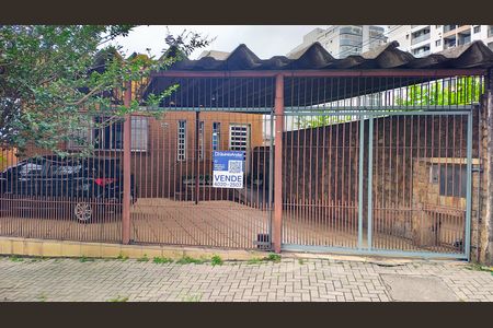 Casa à venda com 137m², 3 quartos e 4 vagas Casa à venda com 137m², 3 quartos e 4 vagasFachada