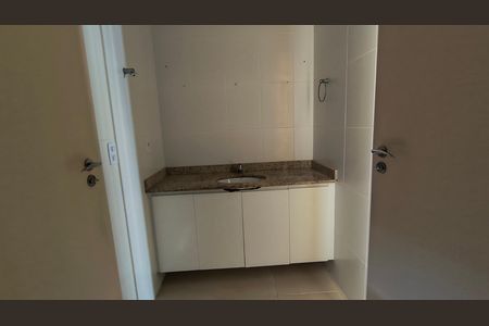 Apartamento para alugar com 280m², 4 quartos e 2 vagasBanheiro da Suíte 3 e 4