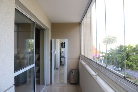 Apartamento à venda com 104m², 2 quartos e 2 vagasVaranda