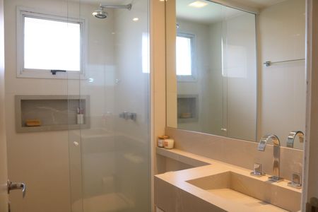 Apartamento à venda com 104m², 2 quartos e 2 vagasBanheiro 1
