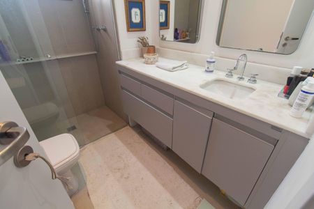 Apartamento à venda com 82m², 2 quartos e 1 vaga Apartamento à venda com 82m², 2 quartos e 1 vagaBanheiro da Suíte 2