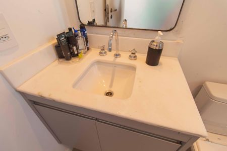 Apartamento à venda com 82m², 2 quartos e 1 vaga Apartamento à venda com 82m², 2 quartos e 1 vagaBanheiro da Suíte 1