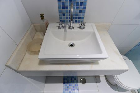 Apartamento para alugar com 70m², 2 quartos e 1 vagaBanheiro da suíte