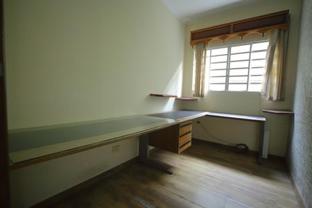 Casa à venda com 318m², 3 quartos e 4 vagasEscritório 
