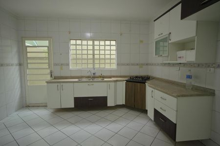Casa à venda com 318m², 3 quartos e 4 vagasCozinha 