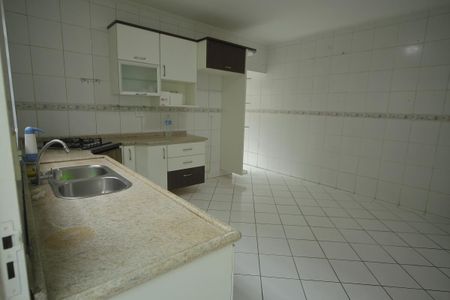 Casa à venda com 318m², 3 quartos e 4 vagasCozinha 