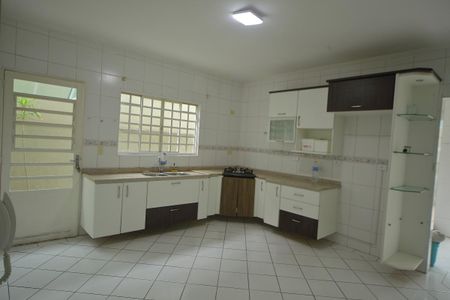 Casa à venda com 318m², 3 quartos e 4 vagasCozinha 