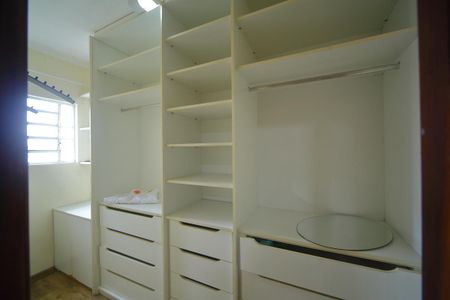 Casa à venda com 318m², 3 quartos e 4 vagasCloset da Suíte 