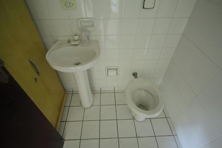 Casa à venda com 318m², 3 quartos e 4 vagasBanheiro da Garagem 