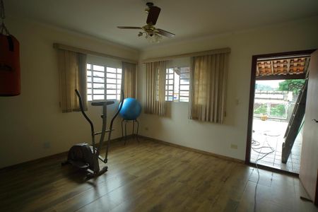Casa à venda com 318m², 3 quartos e 4 vagasSala convivência ( academia ) 