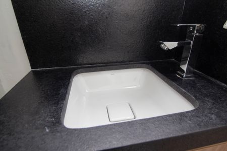 Banheiro de kitnet/studio para alugar com 1 quarto, 20m² em Vila Pereira Barreto, São Paulo