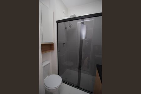 Banheiro de kitnet/studio para alugar com 1 quarto, 20m² em Vila Pereira Barreto, São Paulo