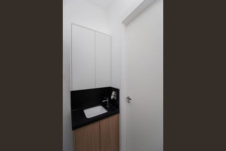 Banheiro de kitnet/studio para alugar com 1 quarto, 20m² em Vila Pereira Barreto, São Paulo