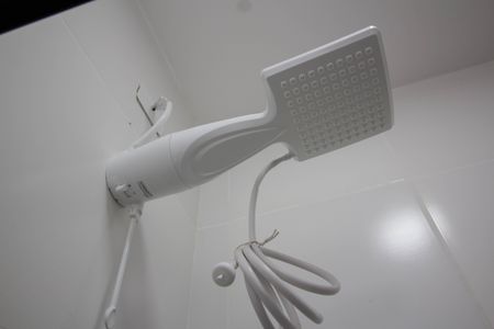 Banheiro de kitnet/studio para alugar com 1 quarto, 20m² em Vila Pereira Barreto, São Paulo