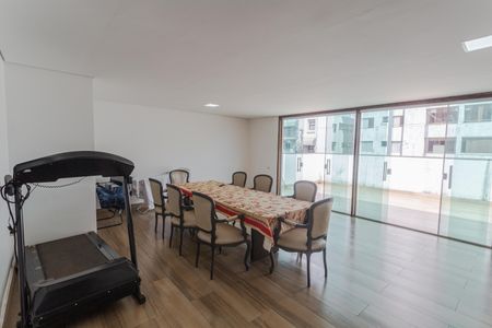Casa à venda com 290m², 5 quartos e 2 vagas Casa à venda com 290m², 5 quartos e 2 vagasEspaço Gourmet