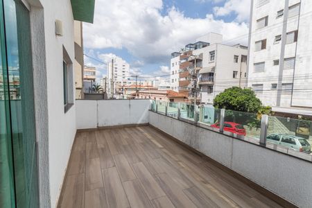 Casa à venda com 290m², 5 quartos e 2 vagas Casa à venda com 290m², 5 quartos e 2 vagasVarada do Quarto 2