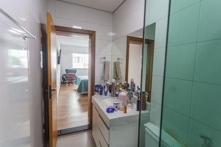 Casa à venda com 290m², 5 quartos e 2 vagas Casa à venda com 290m², 5 quartos e 2 vagasBanheiro da Suíte