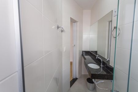 Casa à venda com 290m², 5 quartos e 2 vagas Casa à venda com 290m², 5 quartos e 2 vagasBanheiro Social da Casa de Fundos