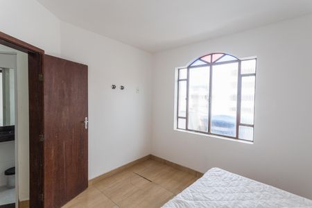 Casa à venda com 290m², 5 quartos e 2 vagas Casa à venda com 290m², 5 quartos e 2 vagasQuarto 1 da Casa de Fundos