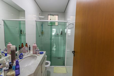Casa à venda com 290m², 5 quartos e 2 vagas Casa à venda com 290m², 5 quartos e 2 vagasBanheiro da Suíte