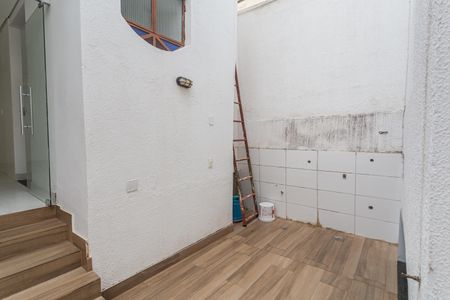 Casa à venda com 290m², 5 quartos e 2 vagas Casa à venda com 290m², 5 quartos e 2 vagasÁrea de Serviço da Casa de Fundos