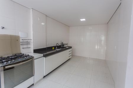Casa à venda com 290m², 5 quartos e 2 vagas Casa à venda com 290m², 5 quartos e 2 vagasCozinha da Casa de Fundos