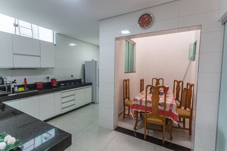 Casa à venda com 290m², 5 quartos e 2 vagas Casa à venda com 290m², 5 quartos e 2 vagasCopa/Cozinha