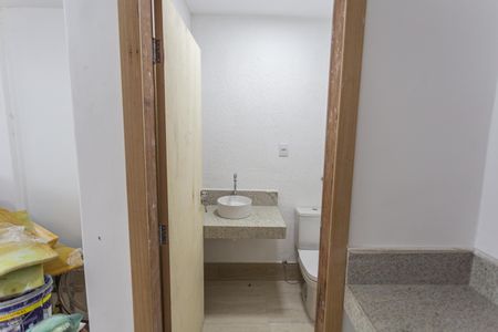 Casa à venda com 290m², 5 quartos e 2 vagas Casa à venda com 290m², 5 quartos e 2 vagasLavabo de Serviço na Garagem