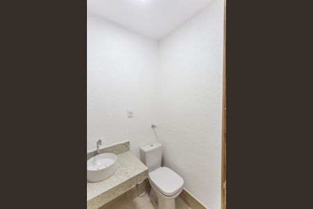Casa à venda com 290m², 5 quartos e 2 vagas Casa à venda com 290m², 5 quartos e 2 vagasLavabo de Serviço na Garagem