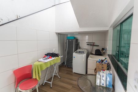 Casa à venda com 290m², 5 quartos e 2 vagas Casa à venda com 290m², 5 quartos e 2 vagasÁrea de Serviço
