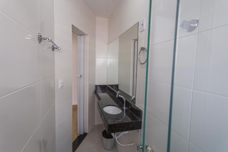 Casa à venda com 290m², 5 quartos e 2 vagas Casa à venda com 290m², 5 quartos e 2 vagasBanheiro Social da Casa de Fundos