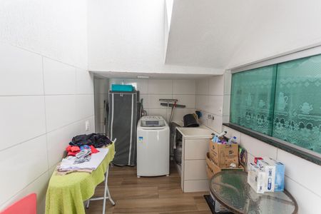 Casa à venda com 290m², 5 quartos e 2 vagas Casa à venda com 290m², 5 quartos e 2 vagasÁrea de Serviço