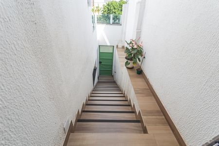 Casa à venda com 290m², 5 quartos e 2 vagas Casa à venda com 290m², 5 quartos e 2 vagasEntrada