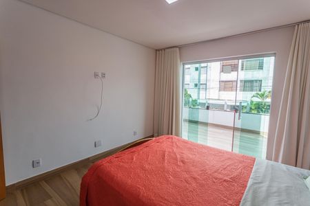 Casa à venda com 290m², 5 quartos e 2 vagas Casa à venda com 290m², 5 quartos e 2 vagasQuarto 2