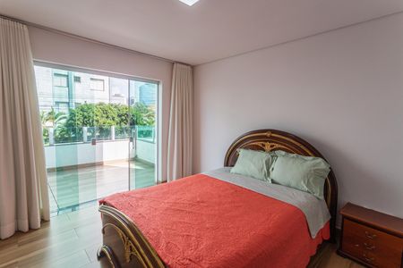 Casa à venda com 290m², 5 quartos e 2 vagas Casa à venda com 290m², 5 quartos e 2 vagasQuarto 2