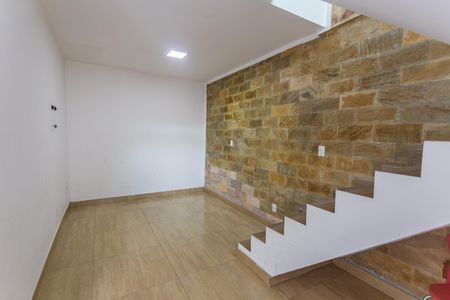 Casa à venda com 290m², 5 quartos e 2 vagas Casa à venda com 290m², 5 quartos e 2 vagasSala da Casa de Fundos