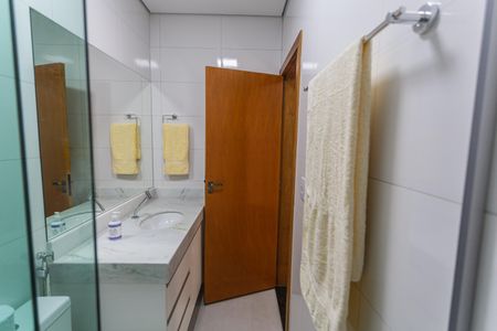 Casa à venda com 290m², 5 quartos e 2 vagas Casa à venda com 290m², 5 quartos e 2 vagasBanheiro Social